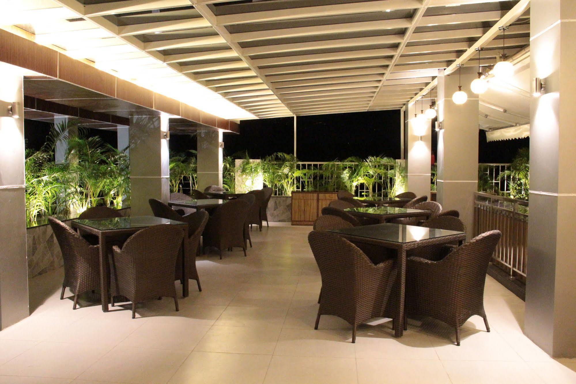 Imperial Clarks Inn Dehradun Buitenkant foto